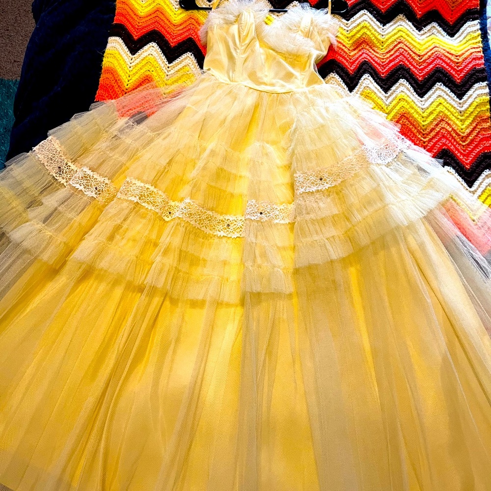 1950’s yellow prom dress